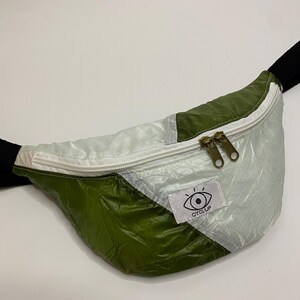 Sac banane en toile de parachute recyclé, sac upcyclé, sac ceinture upcyclé, sac de taille, sac de hanche, petit sac bandoulière unisexe