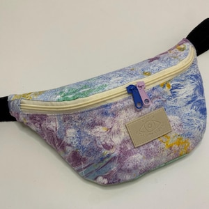 Sac banane en collab avec Kezako , banane upcyclée, denim fanny pack, bum bag, sac de ceinture, petit sac bandoulière unisexe