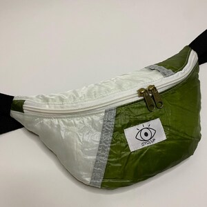 Sac banane en toile de parachute recyclé, sac upcyclé, sac ceinture upcyclé, sac de taille, sac de hanche, petit sac bandoulière unisexe