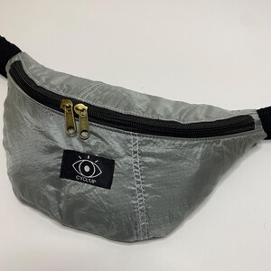 Sac banane en toile de parachute recyclé, sac upcyclé, sac ceinture upcyclé, sac de taille, sac de hanche, petit sac bandoulière unisexe