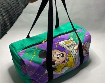 Sac week end, sac de sport 20 litres,  upcyclé avec un sac de couchage Mickey , sac de voyage, sac bowling, sac homme , sac femme