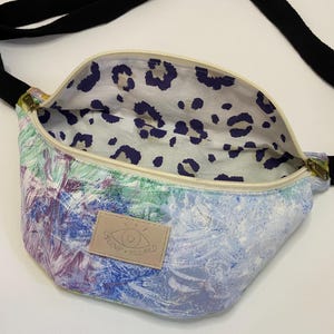 Sac banane en collab avec Kezako , banane upcyclée, denim fanny pack, bum bag, sac de ceinture, petit sac bandoulière unisexe