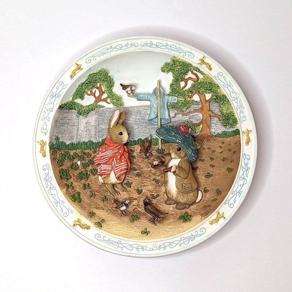 Tale of Peter Rabbit and Benjamin Bunny 8th Issue Musical Plate "Upon the Scarecrow" 1997 Beatrix Potter