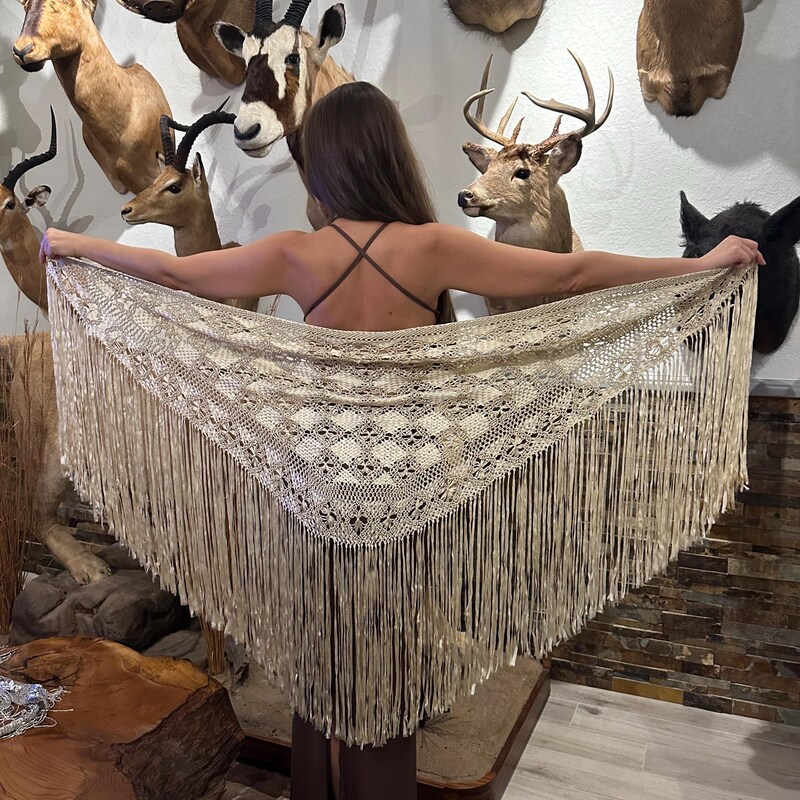 MACRAME SHAWL LOOM TO TOMB