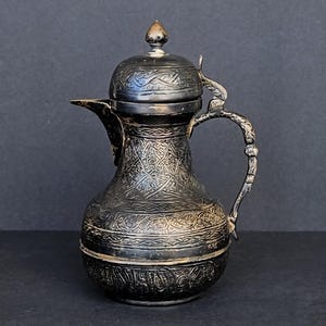 Cafetera antigua Dallah de plata 900: Tetera islámica grabada a mano