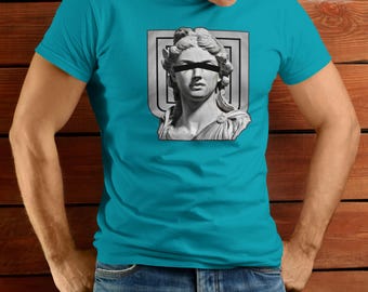 Blindfolded Statue Graphic Tee: Retro Ancient Art T-Shirt