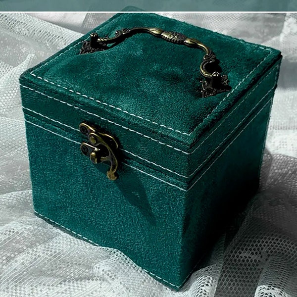 Green velvet jewelry box, Chic and original jewelry storage, Vintage model and discreet refined design gift idea