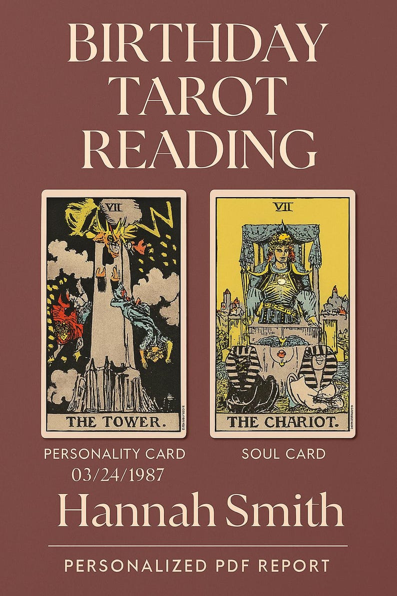 K&ouml;nnte beinhalten: Maroonfarbene Grafik mit zwei Tarotkarten, "Der Turm" und "Der Wagen". Der Text lautet "Geburtstags-Tarot-Lesung", "Pers&ouml;nlichkeitskarte", "Seelenkarte", ein Datum und ein Name. Unten steht "Personalisierter PDF-Bericht."