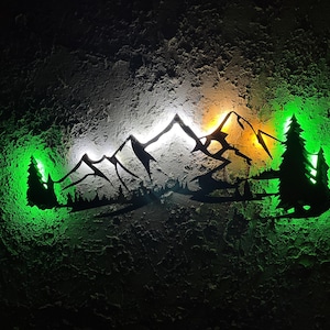 Decorazione da parete a LED in metallo con montagna e foresta, cartello da parete in metallo con natura, arte da parete per ufficio, arte da parete per camera da letto, regalo per lei, regalo di Natale