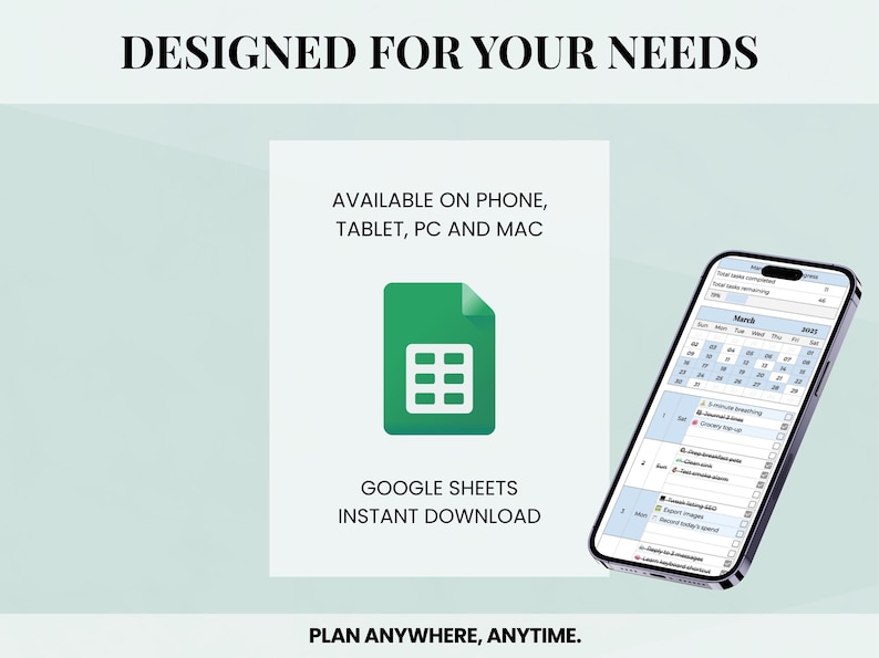 Pu&ograve; includere: L'immagine presenta il testo "DESIGNED FOR YOUR NEEDS" e "AVAILABLE ON PHONE, TABLET, PC AND MAC". Viene visualizzata un'icona verde di Google Sheets con il testo "GOOGLE SHEETS INSTANT DOWNLOAD". Uno smartphone mostra un calendario. Il testo "PLAN ANYWHERE, ANYTIME" &egrave; in basso.