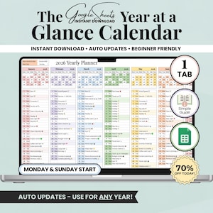 Puede incluir: Una computadora portátil muestra un calendario anual de 2026. La pantalla muestra un diseño colorido y organizado con fechas y espacio para notas. El texto en la pantalla dice "The Google Sheets Year at a Glance Calendar". Texto adicional incluye "Descarga instantánea" y "Actualizaciones automáticas."