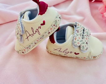 Chaussure souple bébé - basket souple blanche et rose - basket bébé - à personnaliser - enfant - prénom - naissance - grossesse - baptême