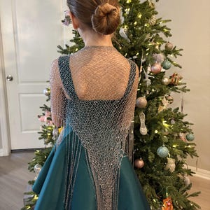 Handgjord paljetttriangulär sjal — Mångsidig stickad sjal, glittrig huvudduk eller bältesdetalj, italienskt garn