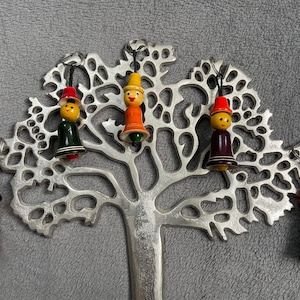 Holzpuppe Grün Schlüsselanhänger