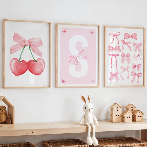 Decorazione murale con fiocchi rosa, stampa rosa per cameretta, decorazioni rosa per cameretta, decorazione murale Coquette, stampa di ciliegie, stampa di fiocchi ad acquerello, arte Coquette - Italia