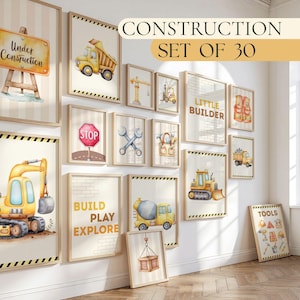 Könnte beinhalten: Eine Sammlung von gerahmten Kunstdrucken zum Thema Bau. Das Set enthält Bilder von Baufahrzeugen, Werkzeugen und Schildern, wie z. B. einem Stoppschild und einem Schild mit der Aufschrift "Under Construction". Oben steht "Construction Set of 30".