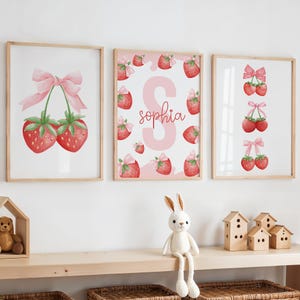 Set di 3 stampe a tema fragola, stampa murale a tema fragola, stampa Coquette, stampa per cameretta rosa, cameretta a tema fragola, stampa murale Coquette, decorazione a tema fragola
