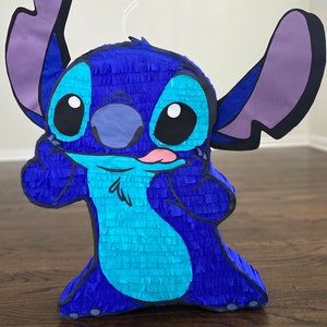 Piñata Stitch 💕 Piñatas personalizadas @creacioneskyo Contacto 👇📲  04142498496 #piñatastitch#piñatasstichdisney…