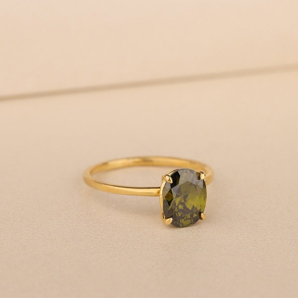 Oval Cut Peridot Ring For Women in Silver or Gold, Minimalist Gemstone Ring For Mom, Green Stone Ring, Wedding Ring to Bride, Gift For Wife