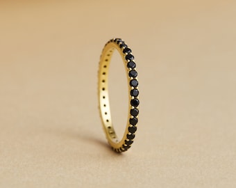 Black Stone Eternity Band Ring For Women, Elegant Wedding Band Ring to Wife, Gold Stackable Ring, Handmade Mothers Ring, Jewelry For Women