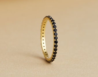 Black Stone Eternity Band Ring For Women, Elegant Wedding Band Ring to Wife, Gold Stackable Ring, Handmade Mothers Ring, Jewelry For Women