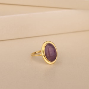 Oval Amethyst Women Ring in Solid Gold or Silver, Minimalist Gemstone Ring For Girlfriend, Elegant Purple Stone Ring, Wedding Ring, Mom Gift