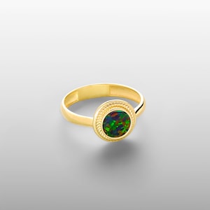 Minimalist Fire Opal Ring - 14k Yellow Gold, Glamorous Gift for Weddings, Gift for Girlfriend or Bestfriend, Round Black Ring, Gothic Gift
