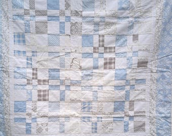Bebé niño azul
