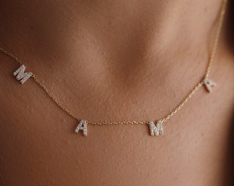 Collier délicat PAVE MAMA, collier lettre maman, collier prénom en pierre, bijoux personnalisés, cadeau fête des mères, cadeau de Noël