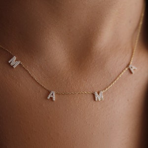 Colar delicado PAVE MAMA, colar com letra Mama, colar com nome em pedra, joias personalizadas, presente de Dia das Mães, presente de Natal