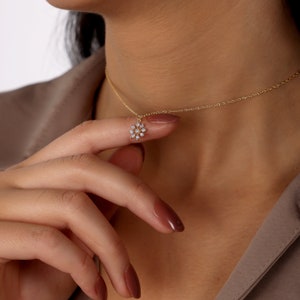 Zircon Stone Daisy Necklace, Flower Jewelry, Dainty Daisy Necklace,18K Gold Flower Pendant, Gift For Flower Lovers, Mother&#39;s Day Gift
