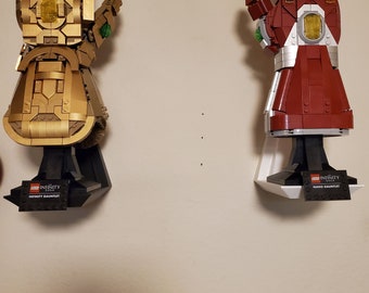 LEGO Helmet Wall Display for helmets, gauntlets - Pyramid Style