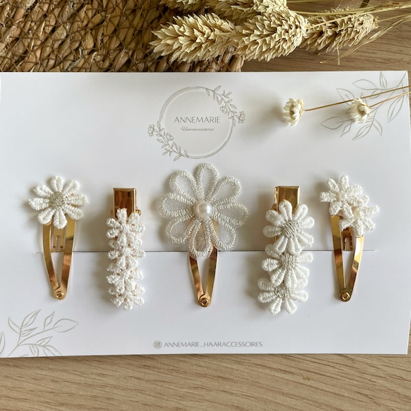 Haarclipset “Edelweiss” voor meisjes met witte kanten bloemen en parels | Haaraccessoires communie doop | Haarclips witte bloemen |