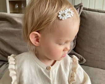 Baby hair clip "Emilia" for girls with white and gold flowers | Hair Accessories Children | hair clip girl flowers | Baby photo shoot outfit