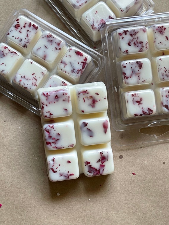 Rose Scented Wax Melts With Dry Rose Petals and Eco Friendly Mica
