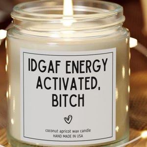 Vela para amigos, compañeros de piso, regalo motivacional. Vela con la frase "Me importa un bledo"*. Regalo divertido y original, 113 g.