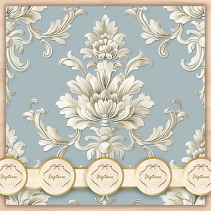 以下が含まれることがあります： 薄い青色の背景に白と金のダマスク模様が施されたシームレスなパターン。パターンは複雑で、スタイリッシュな花と葉の繰り返しモチーフが特徴です。