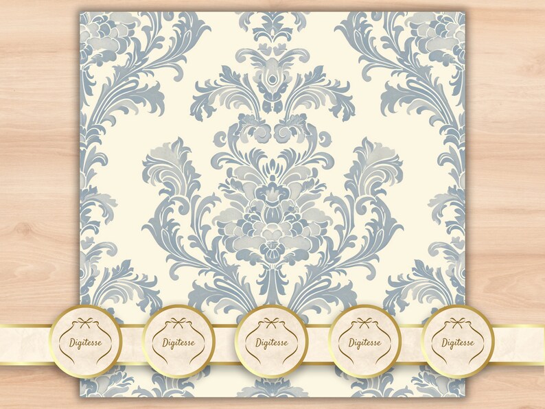 以下が含まれることがあります： 青とクリームの色合いのダマスク柄のシームレスなデジタルペーパーパターン。パターンには、複雑な花のモチーフと渦巻きが特徴です。