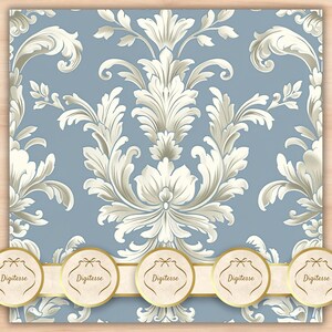 以下が含まれることがあります： 薄い青色の背景に、銀色の装飾的な花柄が繰り返し描かれたシームレスなパターン。伝統的なダマスク柄の壁紙を思わせるパターンです。