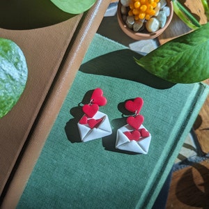 Pendientes "Cartas de Amor para Ti" - Pendientes de Arcilla Polimérica Hechos a Mano - Pendientes para el Día de San Valentín -