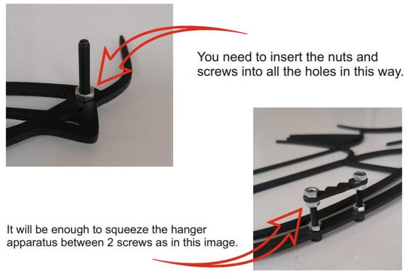 Peut inclure: Gros plan d'un appareil de suspension en m&eacute;tal noir avec des instructions sur la fa&ccedil;on de l'assembler &agrave; l'aide d'&eacute;crous et de vis. L'image montre comment ins&eacute;rer les &eacute;crous et les vis dans les trous et comment serrer l'appareil de suspension entre deux vis.