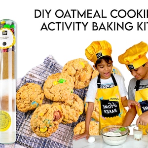 Kit de cuisson DIY HomeBaker pour biscuits à l'avoine - Tablier et carte d'activités inclus - Anniversaires - Pour les enfants de tous âges - TOUS les ingrédients dans 1 tube !