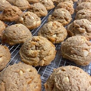 Organic White Chocolate Chip Macadamia Nut Cookie image 2