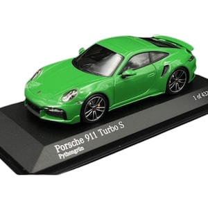 Porsche 911 Turbo S Coupe Sport Design 2021 – Python Green | 1:43 Scale Model Car | Collector’s Gift | Limited Edition | Car Lover