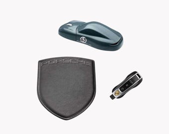 Porsche Geschenkset – Funkmaus 911 60 Jahre + Leder Mauspad + USB Stick 64GB – Porsche Tech Schreibtisch Accessories