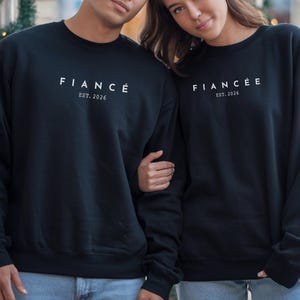 Sudaderas personalizadas para novios, camiseta de compromiso personalizada, futuros esposos, regalo de compromiso, regalo para la prometida, novio y novia imagen 5