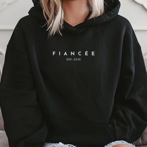 Sudaderas personalizadas para novios, camiseta de compromiso personalizada, futuros esposos, regalo de compromiso, regalo para la prometida, novio y novia imagen 6