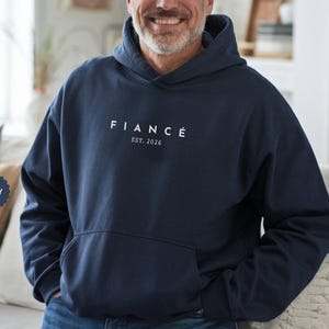 Sudaderas personalizadas para novios, camiseta de compromiso personalizada, futuros esposos, regalo de compromiso, regalo para la prometida, novio y novia imagen 7