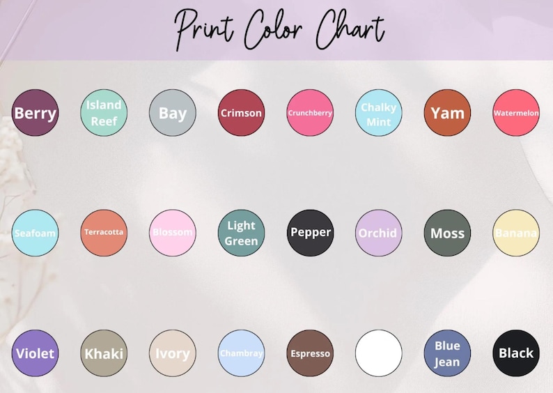 Puede incluir: Una carta de colores de impresi&oacute;n con una variedad de muestras de color, cada una etiquetada con un nombre de color. Los colores incluyen Berry, Island Reef, Bay, Crimson, Crunchberry, Chalky Mint, Yam y Watermelon. Los colores adicionales son Seafoam, Terracotta, Blossom, Light Green, Pepper, Orchid, Moss y Banana. La carta tambi&eacute;n incluye Violet, Khaki, Ivory, Chambray, Espresso, Blue Jean y Black.