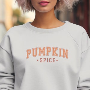 パンプキンスパイス秋シャツ、秋クルーネック、かわいい秋スウェットシャツ、秋スウェットシャツ、かわいい秋ギフト、レトロな秋バイブスTシャツ、トレンディなヴィンテージPSL